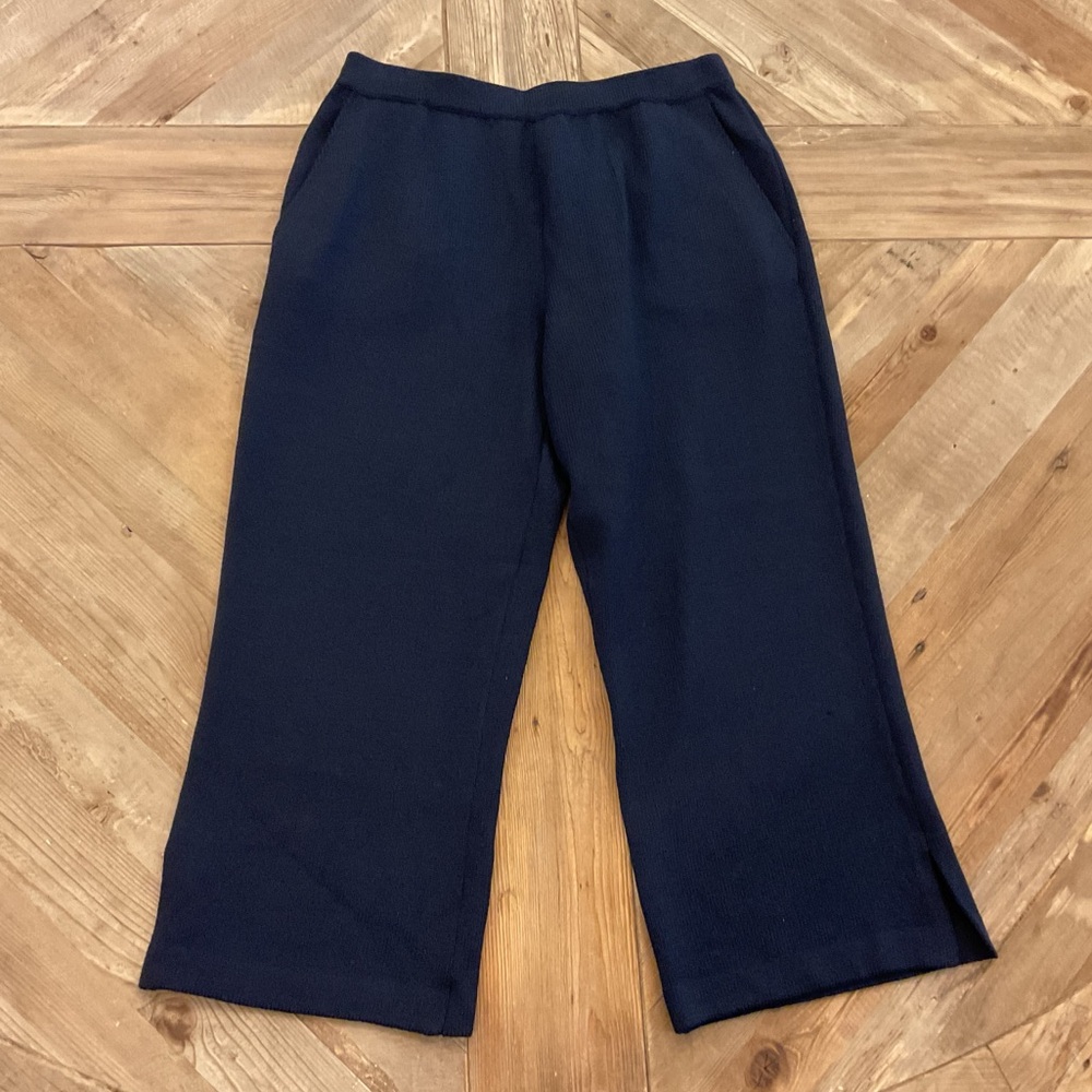 St. John Collection Navy Capri Pants
